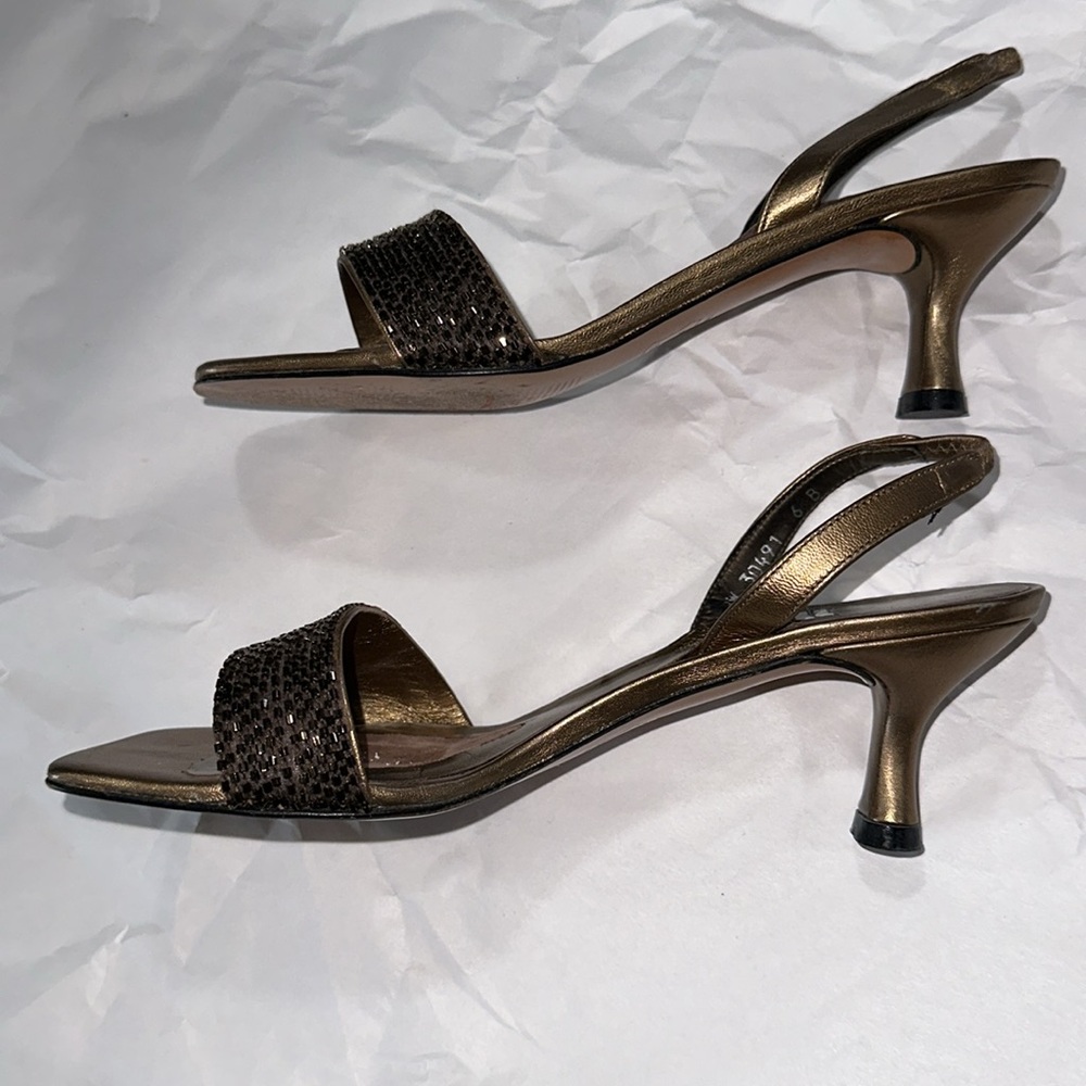 Beautiful Stewart Weitzman Bronze copper beaded metallic leather kitten heels - Picture 5 of 7